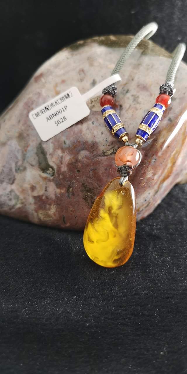 琥珀配水晶手作頸鏈