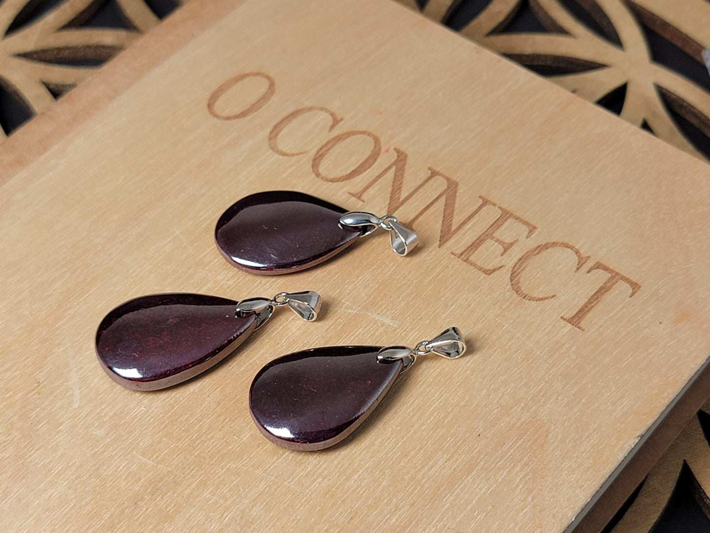 【硃砂水滴型吊墜連銀扣】