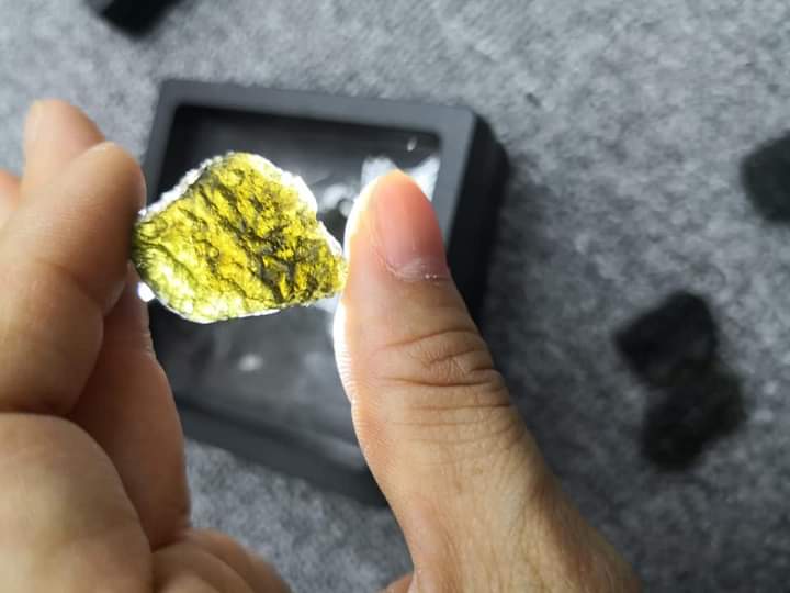 《捷克綠隕石 Moldavite》