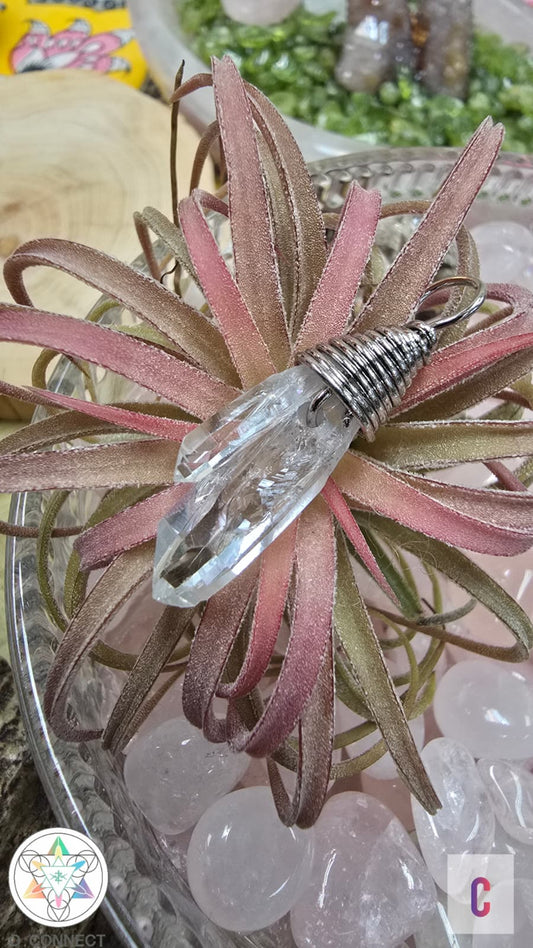 小巧精緻晶體獨特白晶吊墜