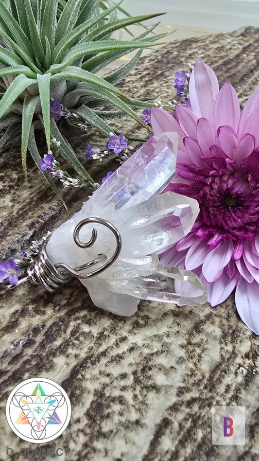 小巧精緻晶體獨特白晶吊墜