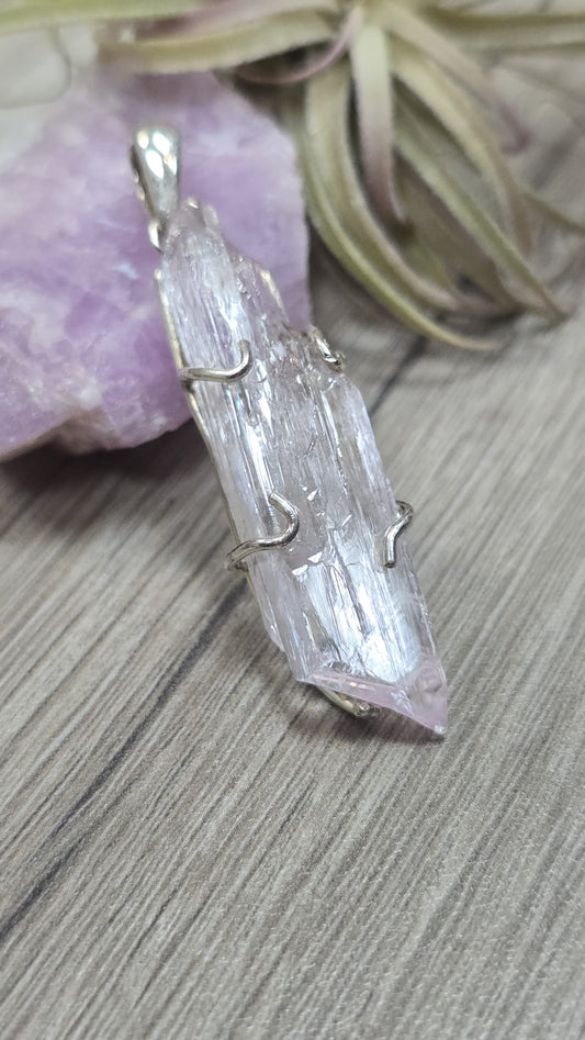 晶瑩通透紫鋰輝銀吊墜